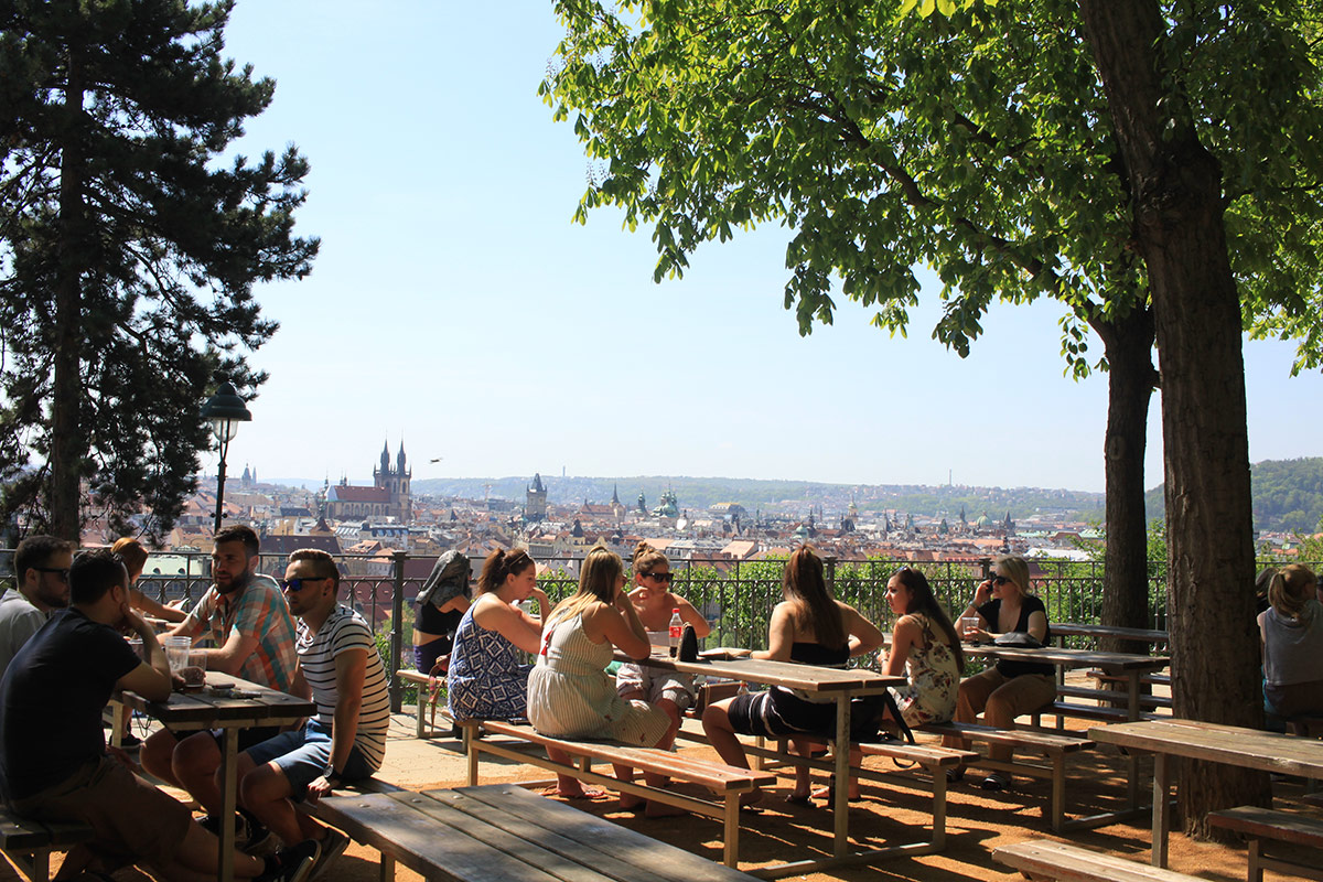 Beer garden en Praga